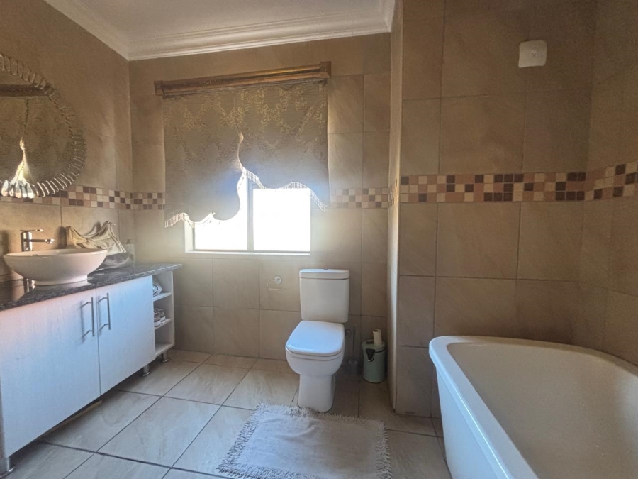 4 Bedroom Property for Sale in Langenhovenpark Free State